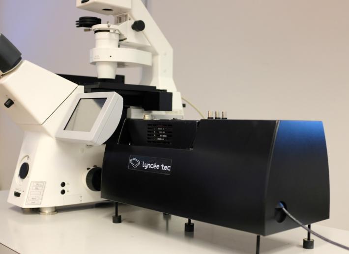 Digital Holographic Camera module attached to a fluorescence microscope
